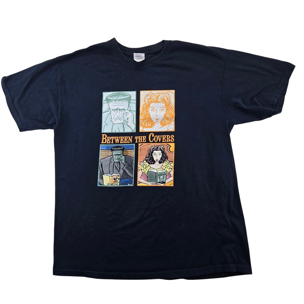 Gildan T-Shirt Mens L Black Between The Covers Frankenstein Graphic Short Sleeve